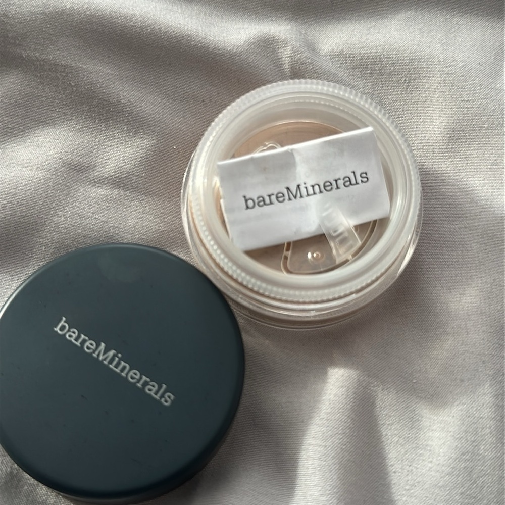 C30 Medium Tan BareMinerals Foundation New .07 oz sealed see pictures